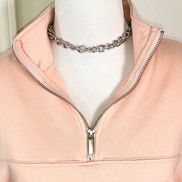 H&M Tops - H&M Pullover Sweat Shirt